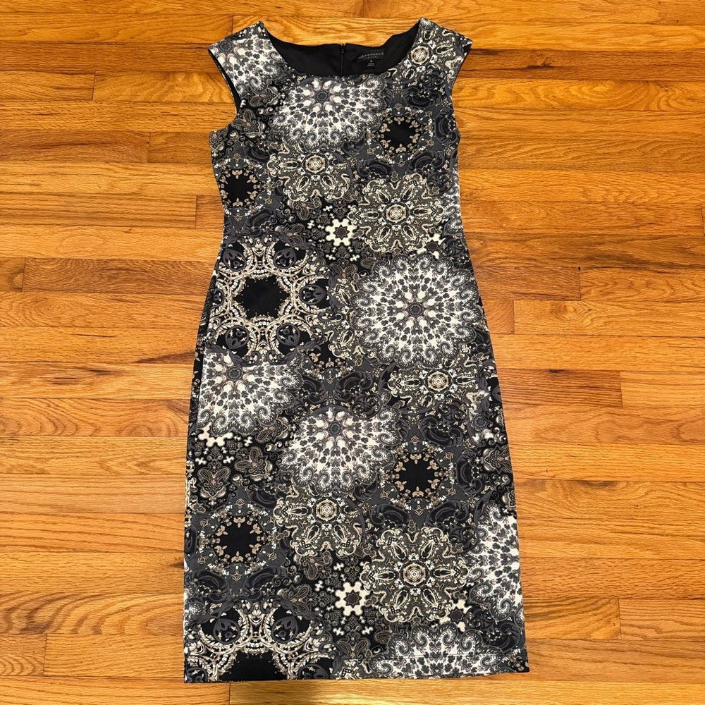 Connected Apparel Black and White Patterned Sleeveless Midi Dress Size 10
